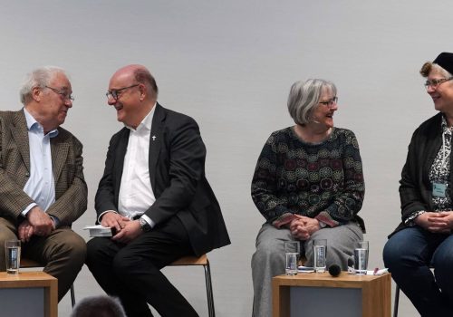 Die Teilnehmenden der von Prof. Dr.
Christina Kumpmann moderierten
Podiumsdiskussion Prof. Dr. Hubert Frankemölle, Dr. Michael
Menke-Peitzmeyer, Prof. Dr. Angelika
Strotmann und Annette Ejnat Willing